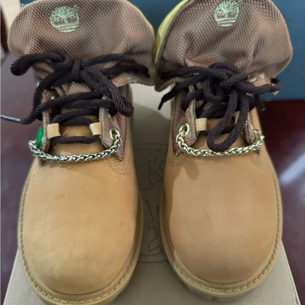 Timberland Gold and Tan Boots with Metallic Eyelets - Picture 4 of 10